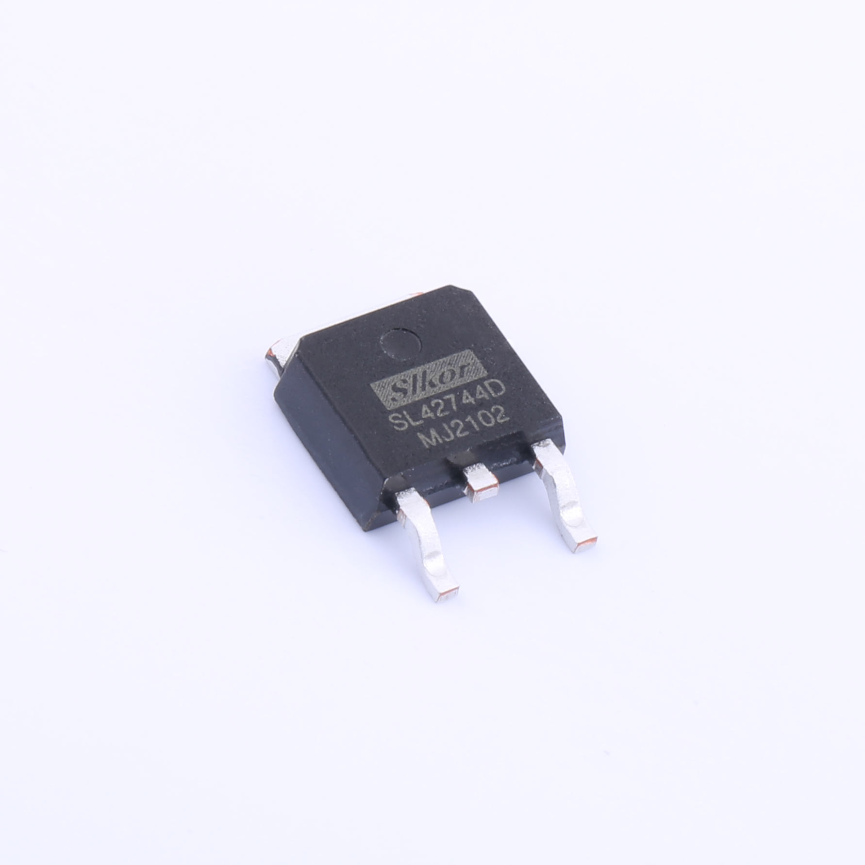 Infineon TLE42744 の代替同等品 | Slkor SL42744D 低ドロップアウト リニア電圧レギュレータ
